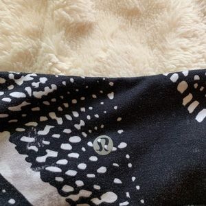 black and white lululemon leggings